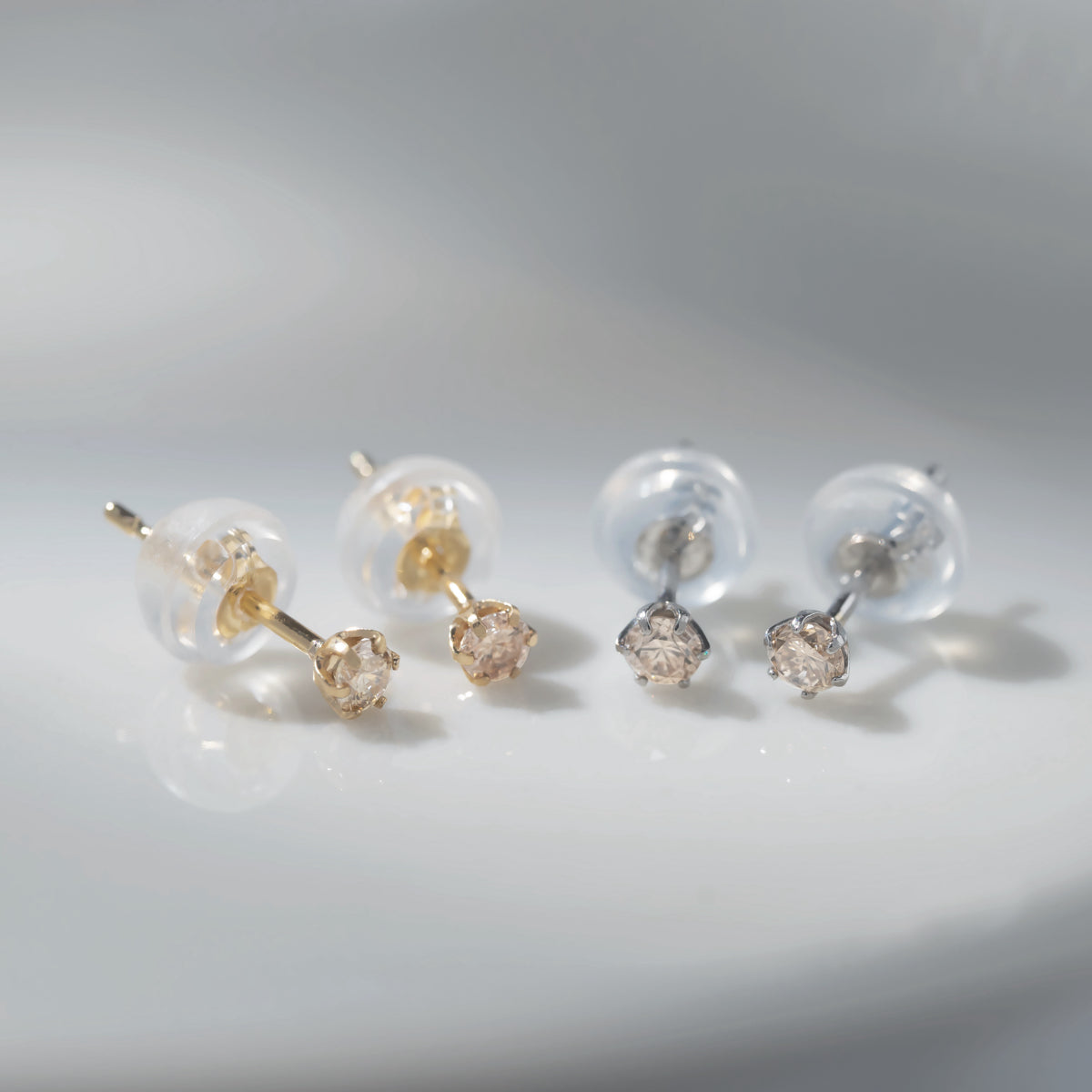 シャンパンカラー ダイヤモンドピアス TTLB 計0.1ct PT900 プラチナ 6本爪 スタッド