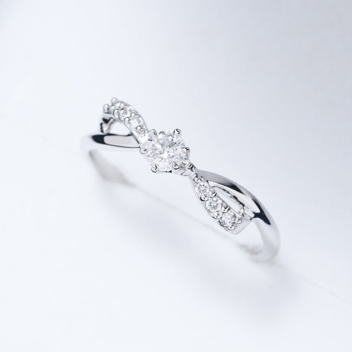 ダイヤモンドリング 0.14ct PT900 プラチナ リボン RIBBON