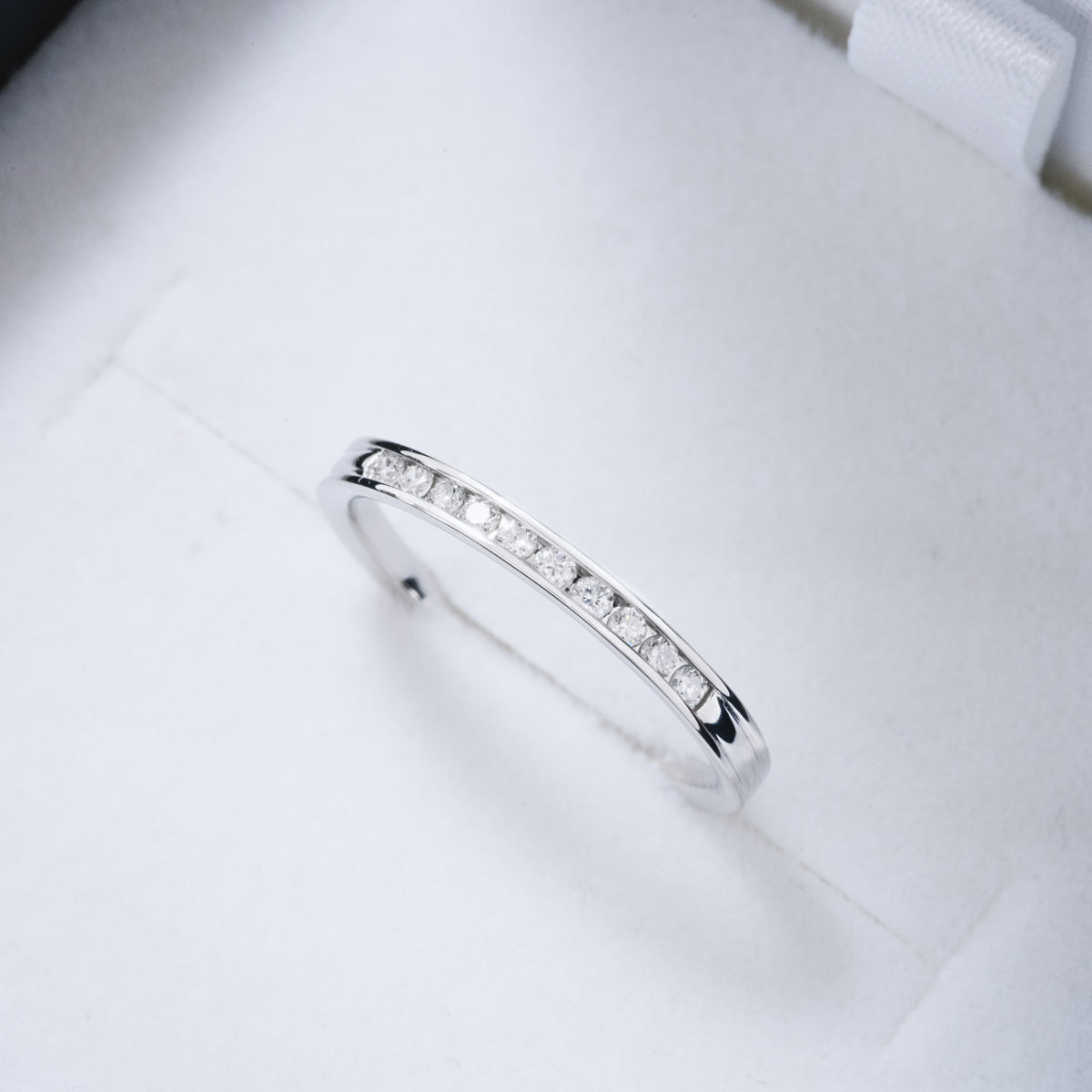 ハーフエタニティリング レール留め 0.1ct PT900 プラチナ