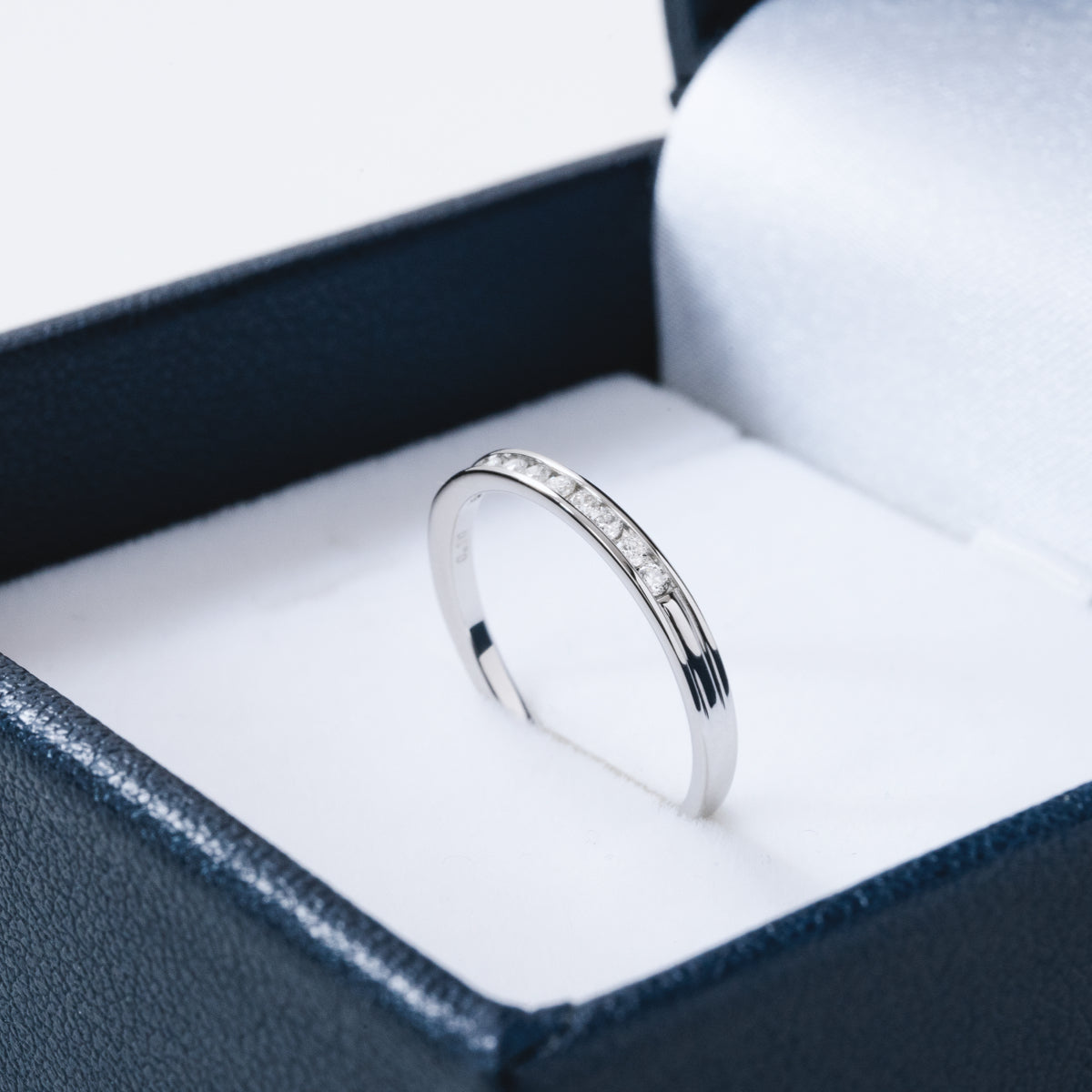 ハーフエタニティリング レール留め 0.1ct PT900 プラチナ