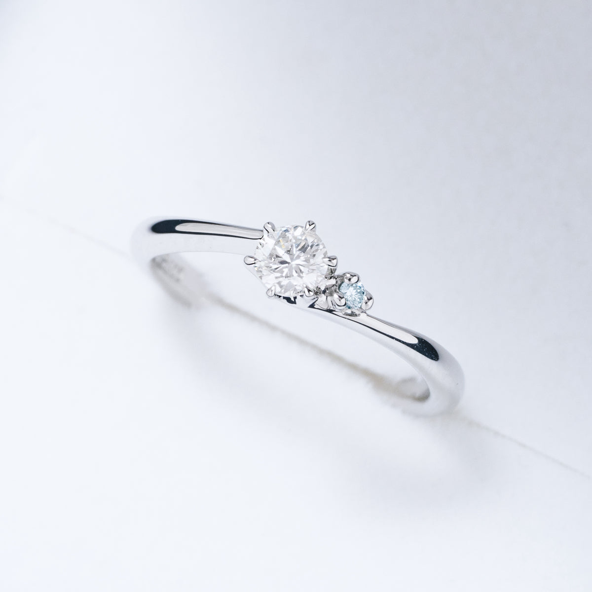 アイスブルーダイヤモンドリング 0.2ct PT900 プラチナ 6本爪留め