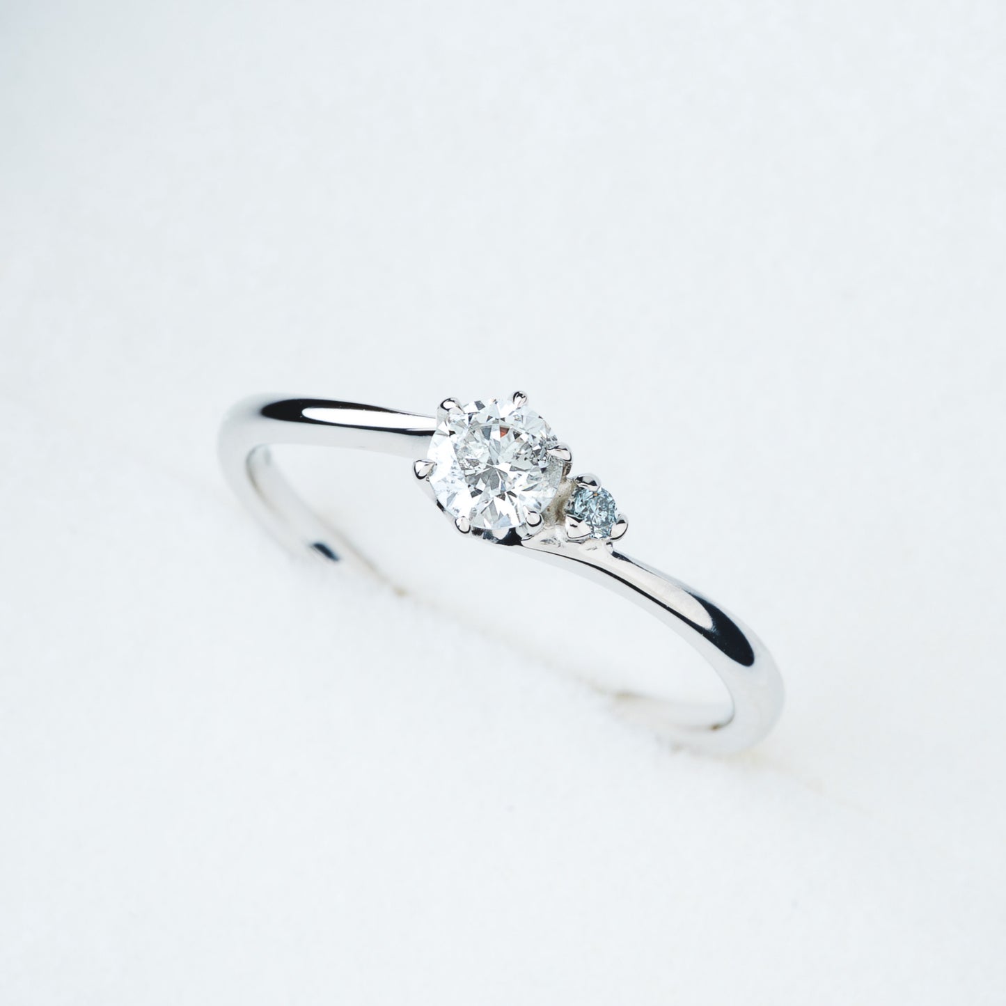 アイスブルーダイヤモンドリング 0.2ct PT900 6本爪留め