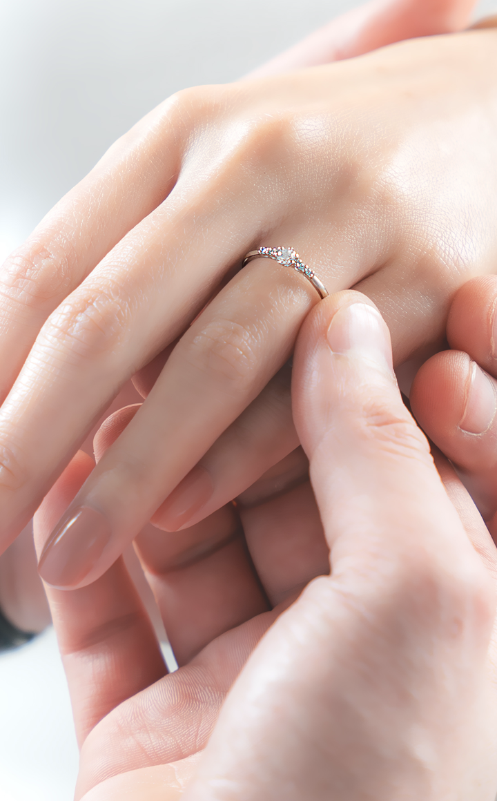 アイスブルーダイヤモンド婚約指輪